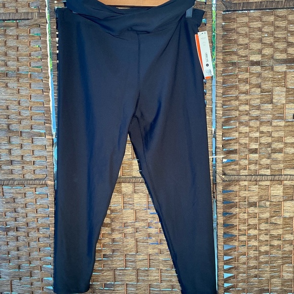 AQUA Athletic
High Rise 7/8 Leggings - Exclusive - Picture 3 of 4